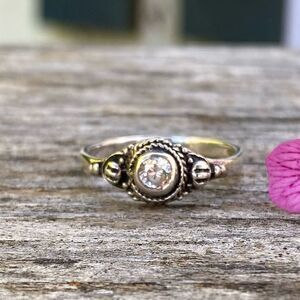925 Sterling Silver Cubic Zirconia Stone Ring. Size 5.5. EUC!